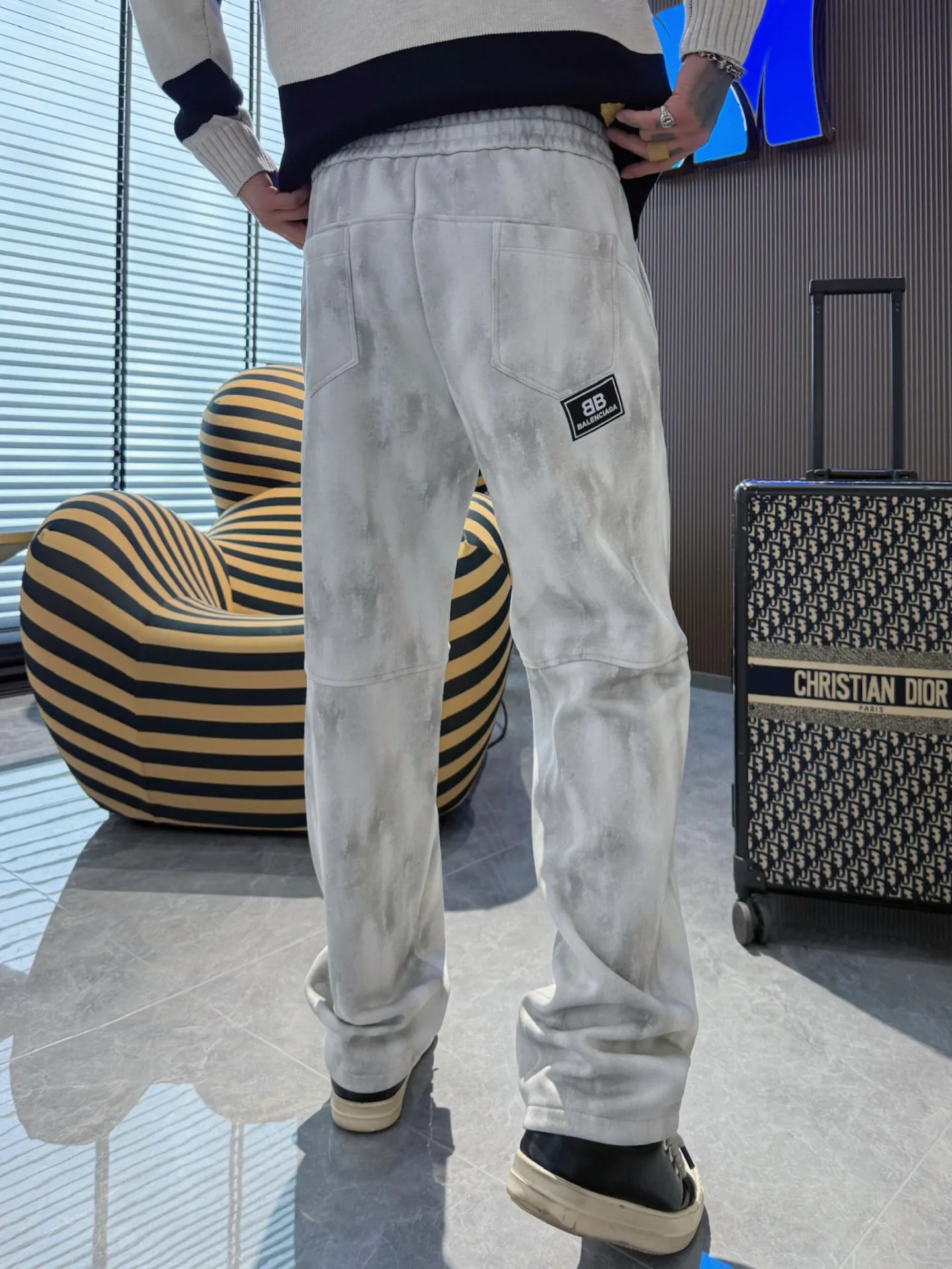 Balenciaga 🆕2026 Autumn and Winter New Arrival Casual Pants! The official website will be released simultaneously. Brand Classic LOGO casual pants, customized fabrics, excellent comfort and strong touch. Highly recognisable, perfect appearance and craftsmanship. Size:M-3XL